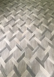Celoplošná instalace designového PVC Gefloor v bytě – moderní vzhled realizovaný dodavateli moderních podlah.